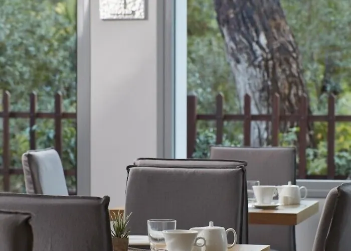 The Gardens Gallery Hotel